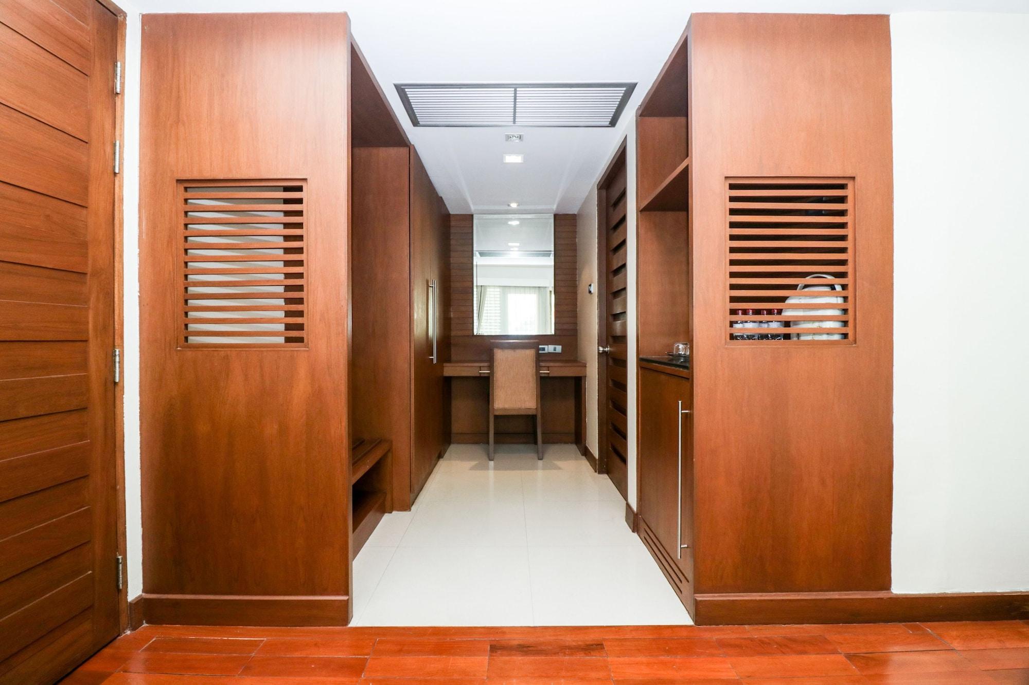Bally Suite Sukhumvit Bangkok Exterior photo