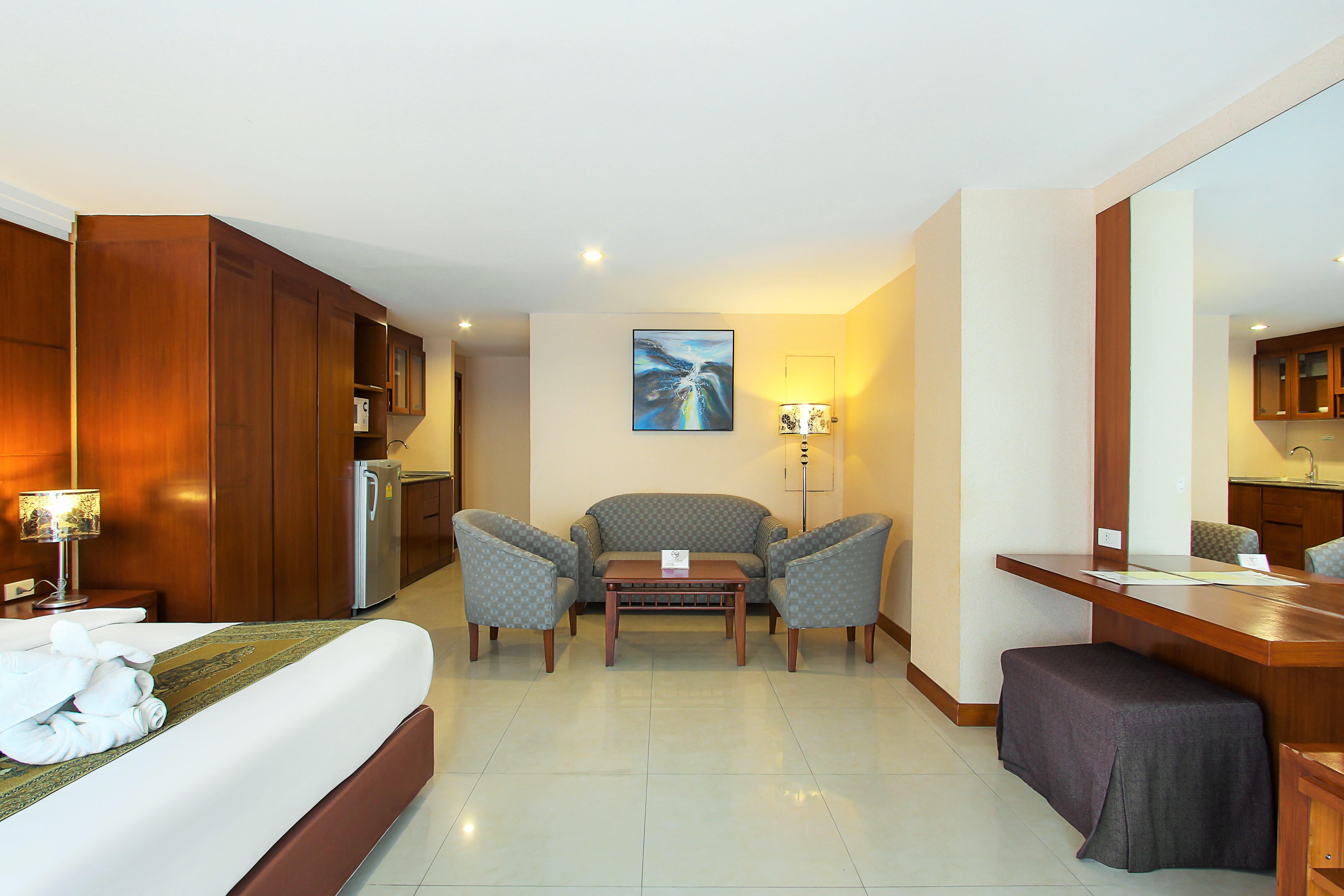 Bally Suite Sukhumvit Bangkok Exterior photo