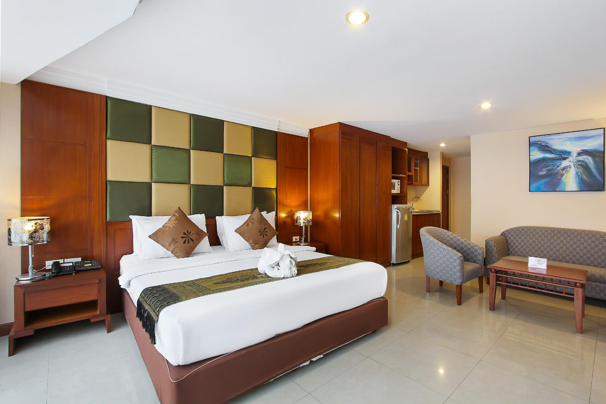 Bally Suite Sukhumvit Bangkok Exterior photo